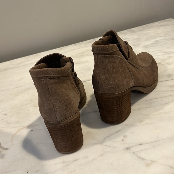 Nine West tan suede booties with fringe tie - Picture 2 of 5